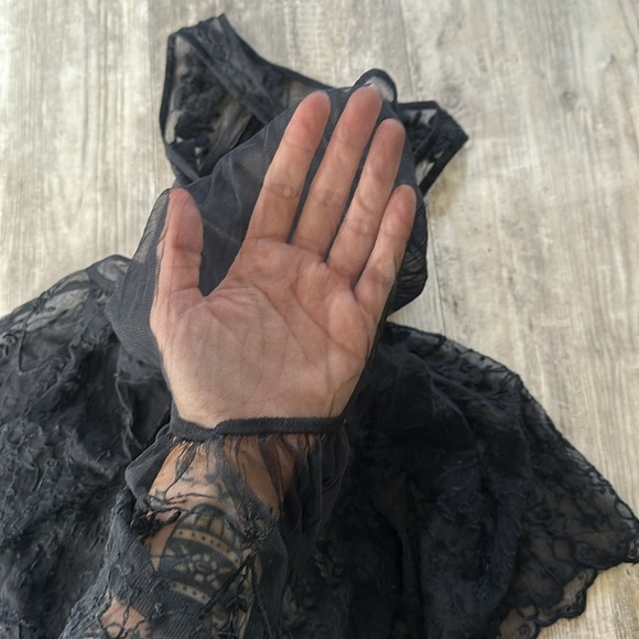 HOLLISTER SHEER MESH EMBROIDERED PEPLUM TANK - Picture 9 of 11